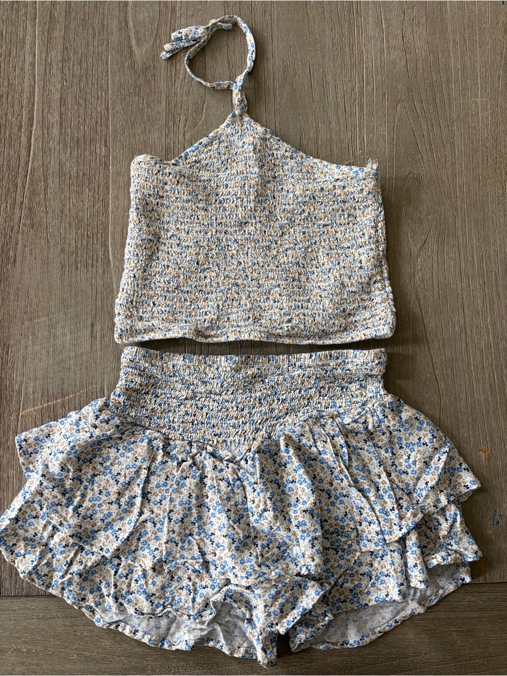art class White and Blue Floral Smocked Two-Piece Set Size 8
